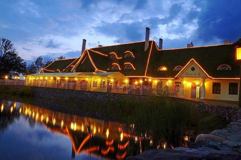 Dwor Chotynia Hotel Buitenkant foto